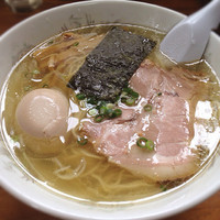 「塩ラーメン煮たまご」@伊達屋の写真