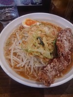 「鷹の爪ラーメン、中盛」@旨辛ラーメン 表裏の写真