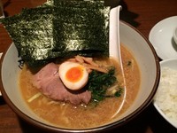 「ラーメン＋海苔＋ライス（￥680＋￥100＋￥100）」@横濱家 座間店の写真