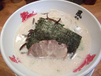 「とんこつラーメン+無料替玉(500円)」@博多風龍 秋葉原店の写真