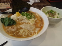 「ワンタン海老そば(950円)+チャーチーズごはん(200円)」@海老・特濃煮干そば まるはの写真