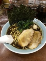 「黒ラーメン 醤油」@ラーメン三國家 関内店の写真