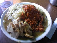 「ぶた入りオロチョンラーメン　中盛　ニンニクアブラ多め」@にかいやの写真