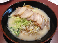 「ざぼんラーメン(小)¥690&焼酎ロック¥200×2杯」@ざぼんラーメン 鹿児島中央駅店の写真