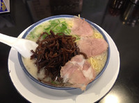 「ラーメン¥500+キクラゲ大盛¥50+替玉¥120」@博多ラーメン しばらく 西新店の写真