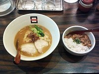 「濃菜醤油ラーメン」@麺処 hachiの写真
