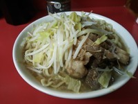 「小豚(脂少な目)」@ラーメン二郎 千住大橋駅前店の写真
