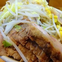「小ブタ（みそのぷーさん）麺少なめニンニクあぶら　950円」@ラーメン二郎 八王子野猿街道店2の写真