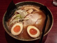 「醤油らーめん」@北海道らーめん奥原流 久楽 EQUiA北千住店の写真