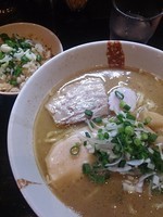 「濃厚豚骨魚介ラーメン 塩、ランチセット」@麺屋33の写真