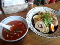 「完熟トマトとアンチョビのとろみ塩つけ麺880円＋煮玉子」@らーめん しおの風 本店の写真