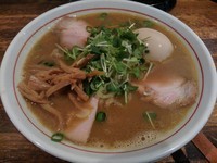 「【限定】煮干し醤油　豚骨麺　＋味玉：サービス券」@麺肴 ひづきの写真
