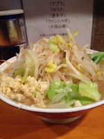 「小ラーメン 650円 （麺少なめ・ニンニク）」@豚星。の写真