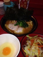 「ラーメン640円　野菜畑＆生卵」@家系総本山 ラーメン吉村家の写真