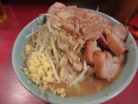 「豚入り+味玉（ヤサイマシマシ、ニンニクアブラ）」@ラーメン二郎 歌舞伎町店の写真