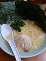 「ラーメン、麺大盛り、ノリ」@横浜家系ラーメン 飯田橋 魂心家の写真