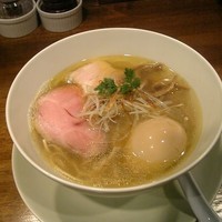 「塩拉麺+半熟味付け玉子」@創作麺工房 鳴龍の写真