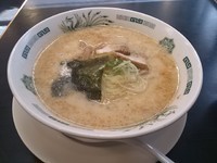 「とんこつラーメン　大盛」@日高屋 巣鴨北口店の写真