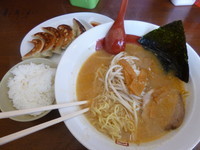 「ランチ味噌ラーメン＆餃子＆ライス（800円）」@ラーメン&らーめん 一代元 勝田店の写真