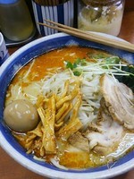 「ピリ辛もやし(太麺）870円ﾁｬｰｼｭｰ1枚追加70円」@味噌一 中目黒店の写真