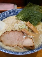 「濃厚塩ラーメン700円」@もんなか 〇心厨房の写真
