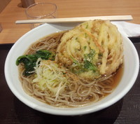 「かき揚げそば（390円）」@いわもとQ 神保町店の写真