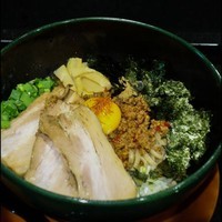 「台湾まぜそば中盛り＋厚切りチャーシュー」@まぜそば しるしの写真