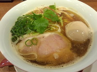 「煮干しらぁめん（７５０円）＋味玉（１００円）」@麺や維新の写真