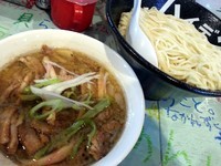 「魚貝豚つけ麺スパイシー￥700大盛り￥100＋肉増し￥200」@ハイデン.コッコFACTORYサマンサ・タマサの写真