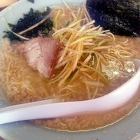 「ネギラーメン（コッテリ　麺固め）580円　ライス（小）130」@ラーメンショップ吉間家の写真