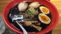 「ブラック味玉らーめん850円」@麺家いろは CiC店の写真