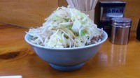 「ラーメン（700円）＋麺少な目＋ニンニクマシヤサイカラメ」@ラーメン二郎 新橋店の写真