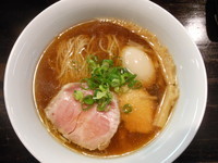 「醤油らぁ麺＋名古屋コーチン味付玉子」@らぁ麺 すぎ本の写真