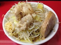 「ラーメン中 ¥700  ニンニク アブラ 野菜チョイ増し」@びんびん豚の写真