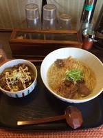 「牛ラーメン(塩)＆マヨのせ牛飯」@麺 ten しばふの写真