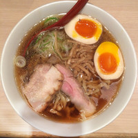 「味玉らーめん（醤油味）」@麺や 七彩 東京駅の写真