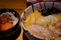 「チャーシューらーめん（塩）＋卵かけご飯」@らーめん風来居 神田秋葉原店の写真