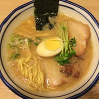 「らぁめん￥680円(チャーシュー1枚増し・サービスCP)」@らぁ麺処さくらの写真