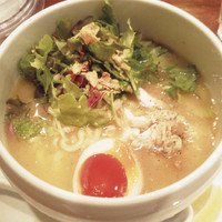 「鶏白湯 醤油そば」@鶏白湯麺 蔭山 高田馬場店の写真