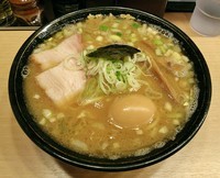 「味玉ラーメン\850」@天然豚骨醤油 らーめん玉 超大吉 上野店の写真