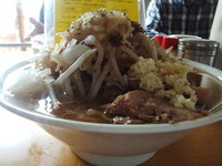 「オロチョンラーメン中盛650円(トッピング全部)」@にかいやの写真