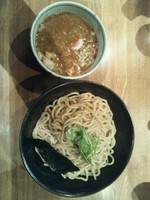 「つけ麺(大盛)(あつもり)＋半チャーシュー＋辛味増し」@つけ麺 R&Bの写真