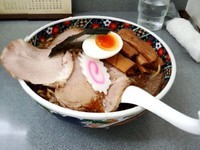 「しょうゆ拉麺880円＋メンマ100円＋大盛100円」@玉川大盛軒の写真