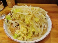 「小ラーメン(700円)」@ラーメン神豚 横須賀中央店の写真