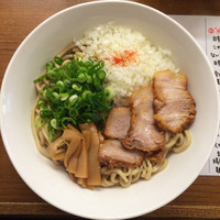 「俺あぶらそば 大盛（玉ねぎ多め）」@俺とあぶら Select 神田支店給油所の写真