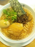 「豚骨玉子とじ（味玉トッピング）」@二代目 白神の写真