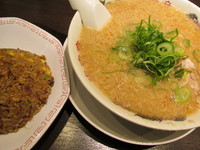 「こってりラーメン+半炒飯　「730円+230円」」@来来亭 ユリノキ通り店の写真