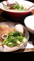 「具だくさん凪王＋替玉２回＋（餃子＋ライスセット）」@ラーメン凪 豚王 大宮店の写真