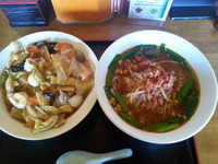 「ラーメンセット(台湾ラーメン+中華飯)680円」@台湾料理 天福の写真