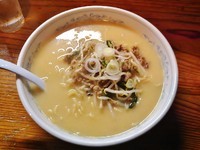 「味噌ラーメン大(700円)+餃子(300円)」@日の出製麺所の写真